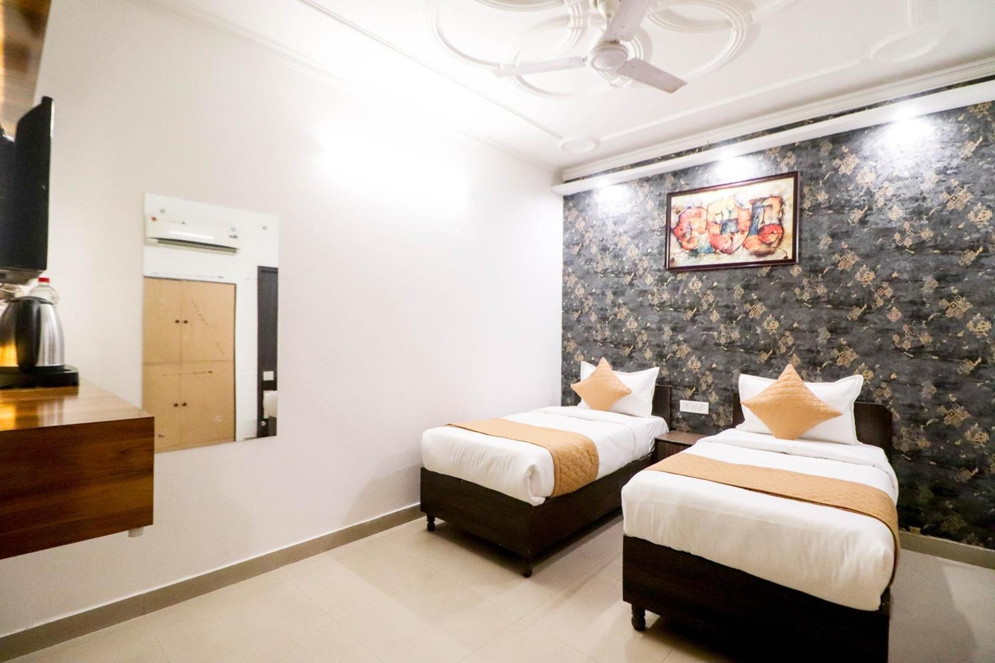 Hotel Vvs Near Delhi Airport New Delhi Exterior photo