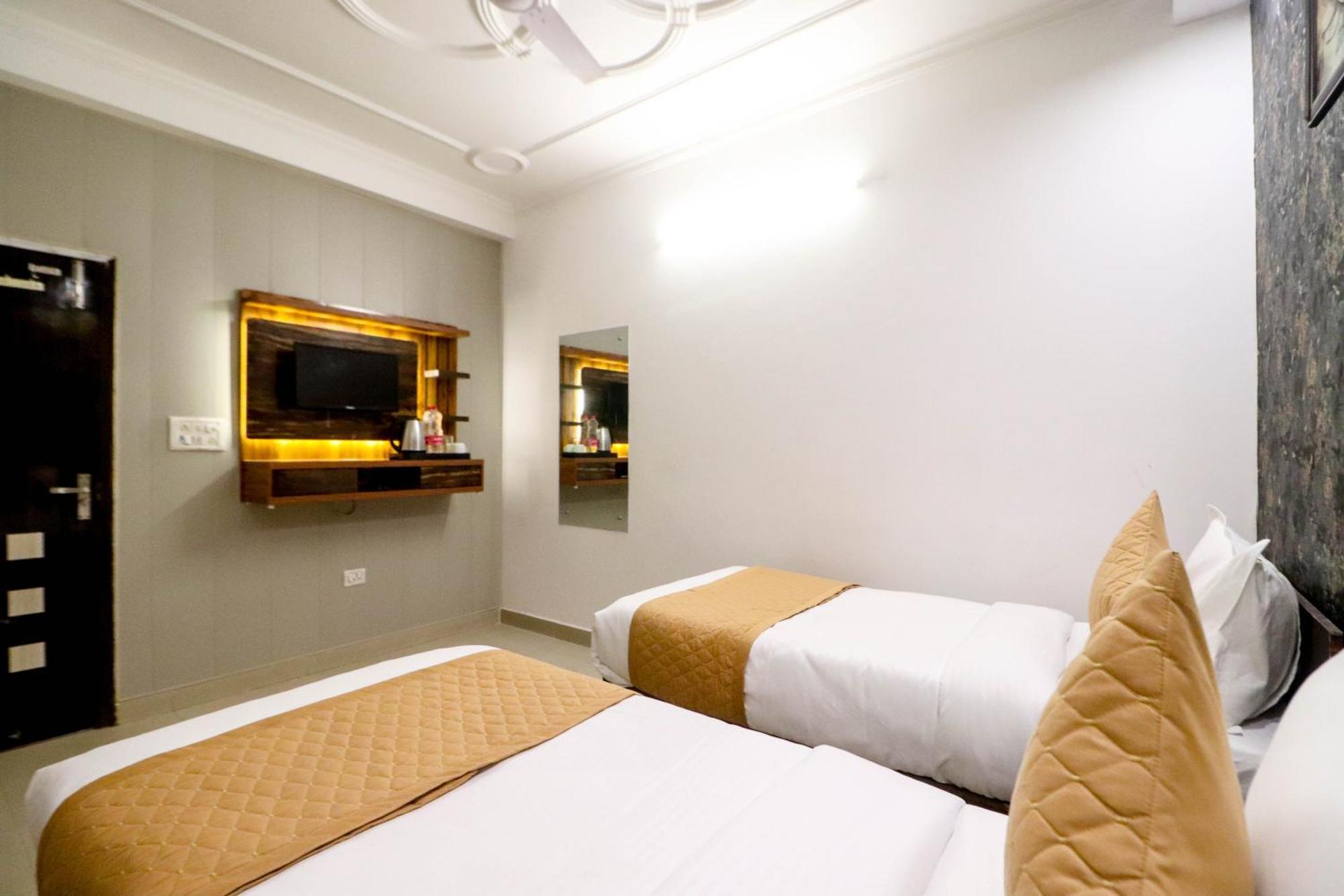 Hotel Vvs Near Delhi Airport New Delhi Exterior photo